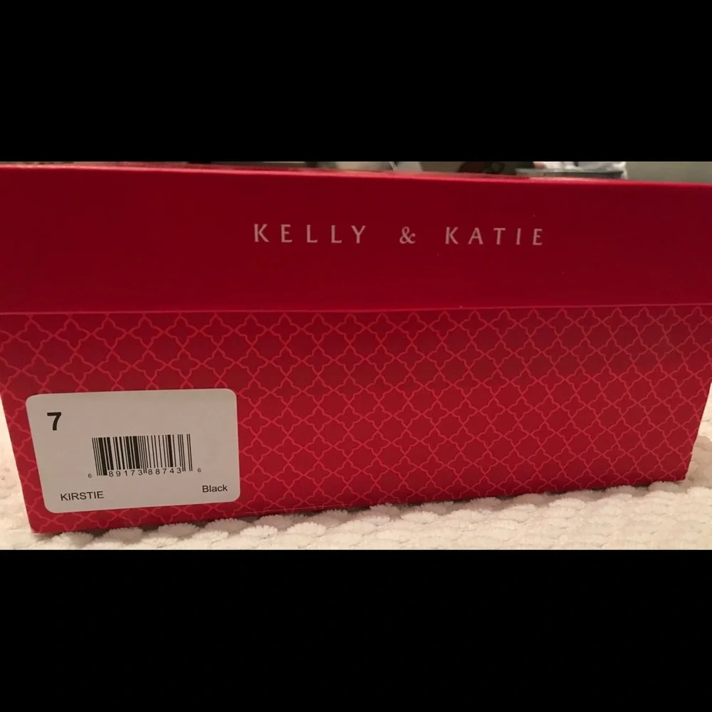 Kelly & Katie Black Sandals - Picture 5 of 7